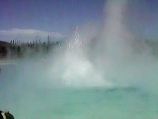 3geyser.JPG (5616 bytes)