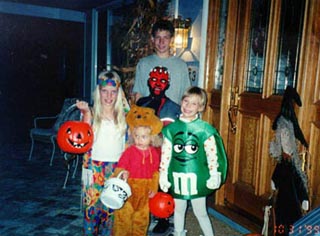 Roemer_kids_halloween.jpg (31196 bytes)