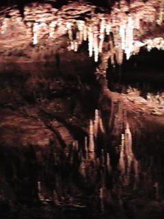 cavern.JPG (15131 bytes)